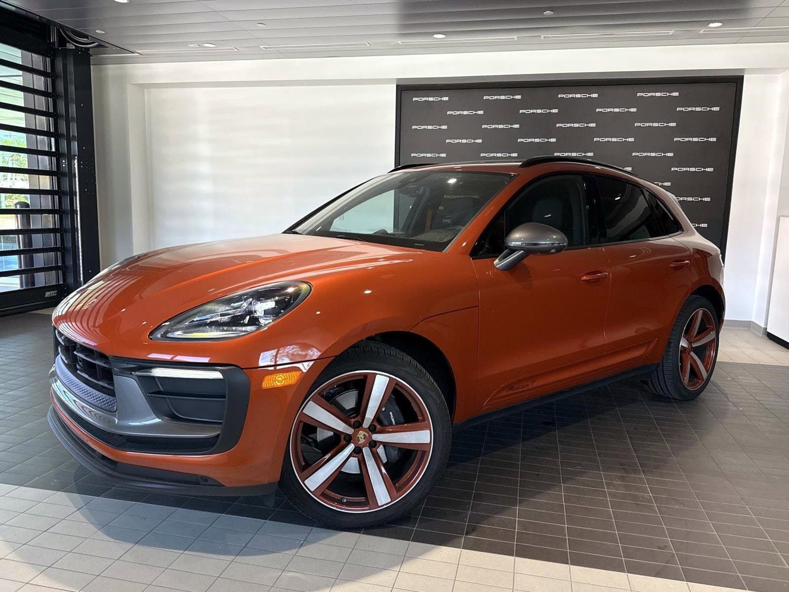 2025 PORSCHE Macan