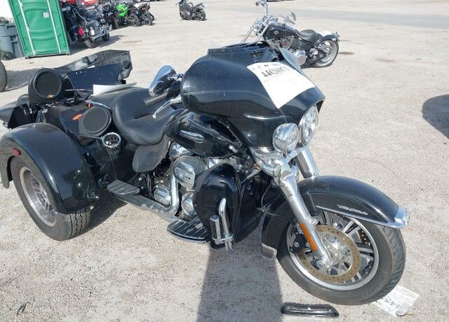 2020 HARLEY DAVIDSON FLHTCUTG / Tri Glide Ultra