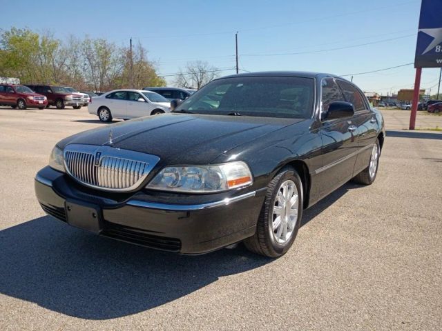 2011 LINCOLN Town Car