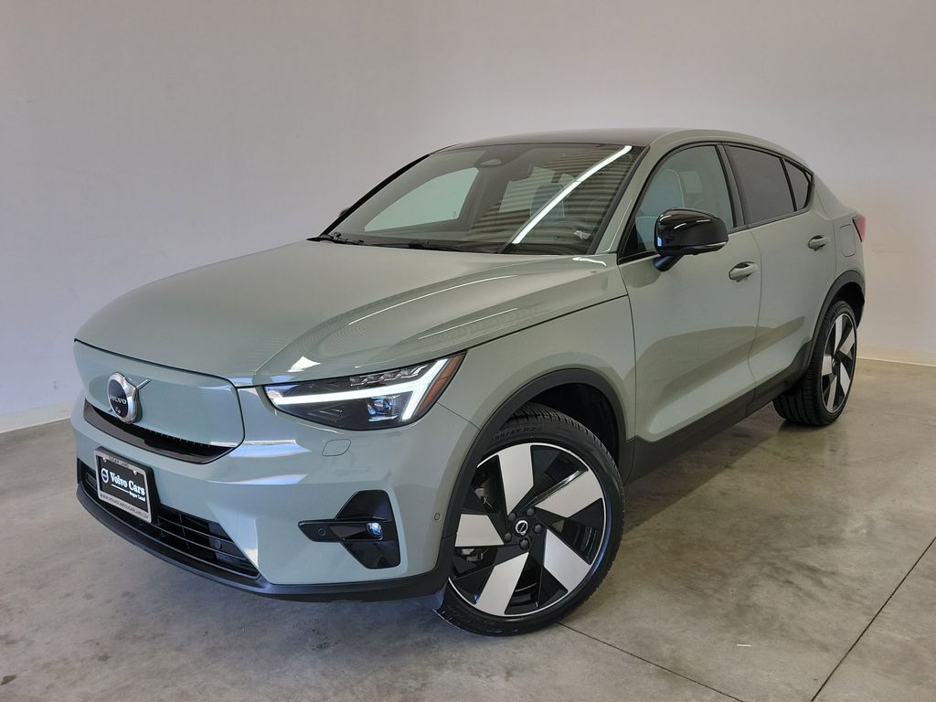2023 VOLVO C40