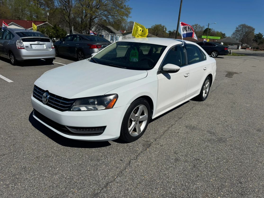 2012 VOLKSWAGEN Passat