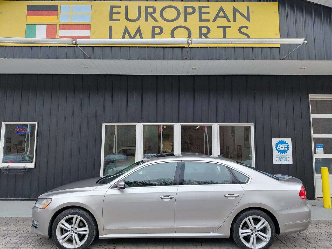 2014 VOLKSWAGEN Passat