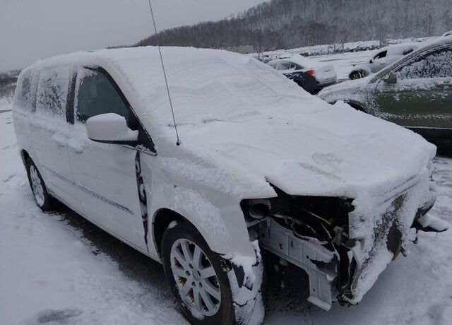 2013 CHRYSLER Town and Country