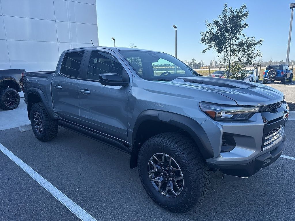 2025 CHEVROLET Colorado