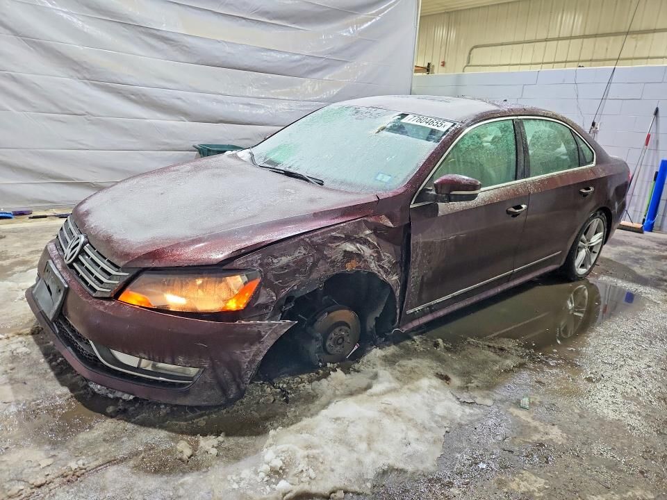 2013 VOLKSWAGEN Passat