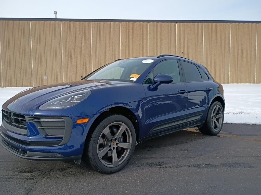 2026 PORSCHE Macan