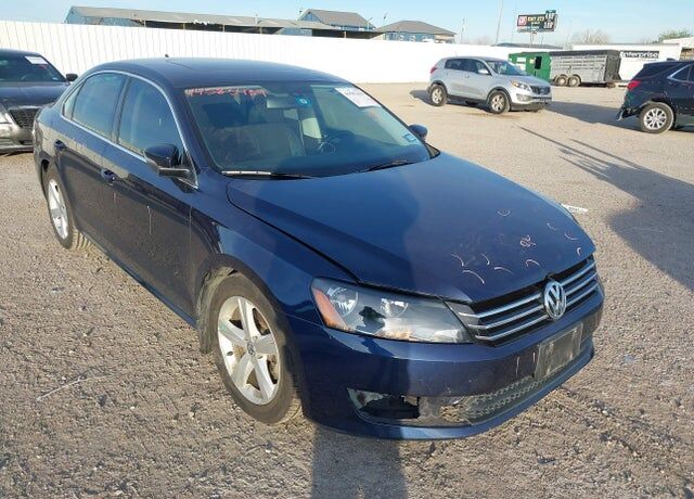 2013 VOLKSWAGEN Passat