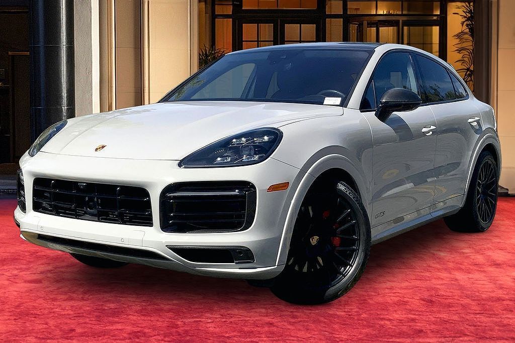 2022 PORSCHE Cayenne