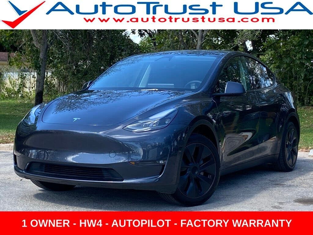 2025 TESLA Model Y