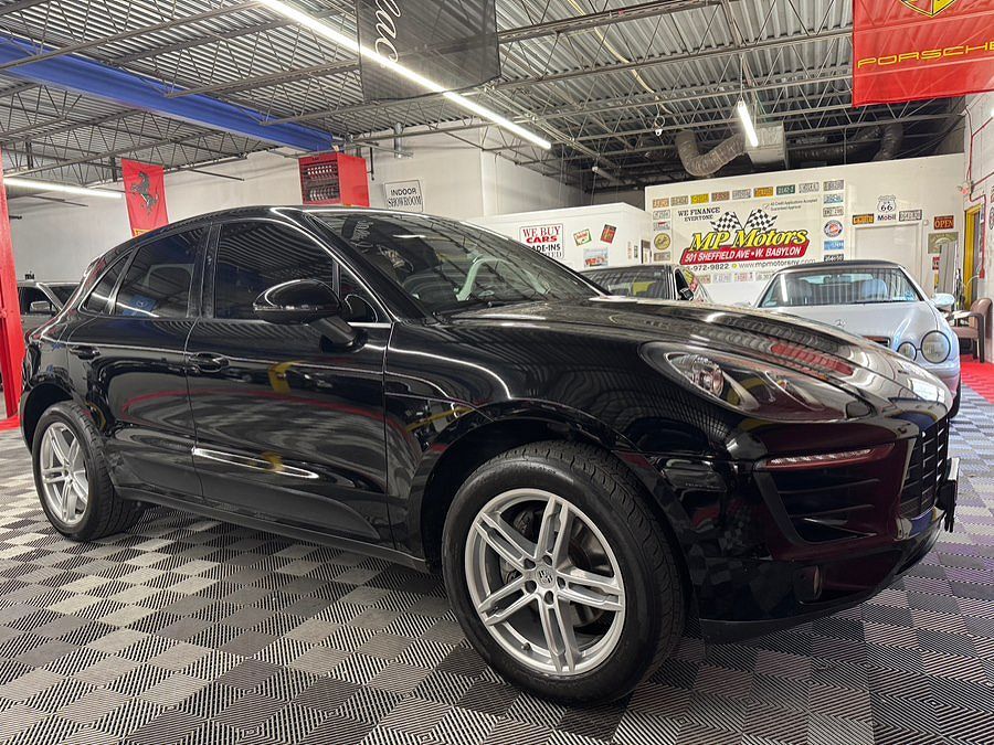 2018 PORSCHE Macan