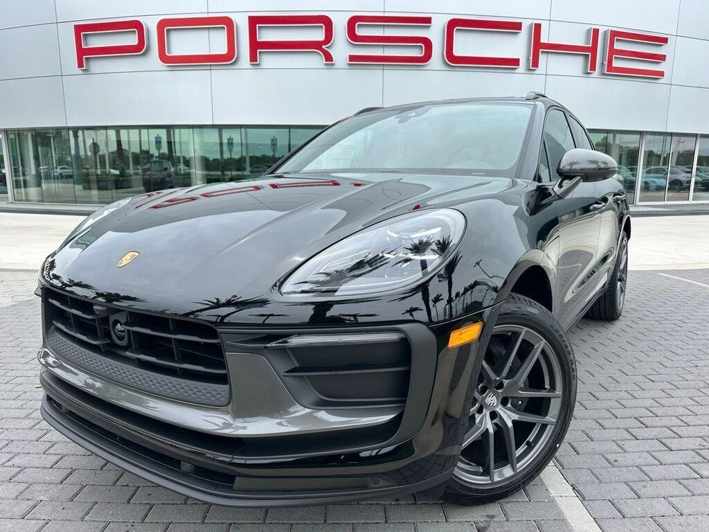 2026 PORSCHE Macan