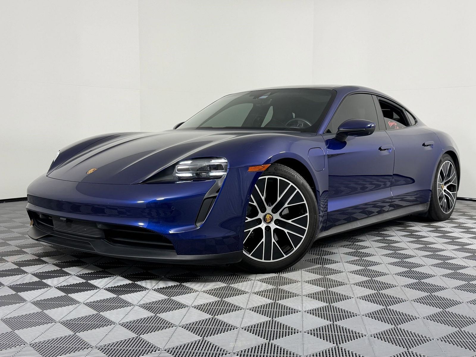 2022 PORSCHE Taycan