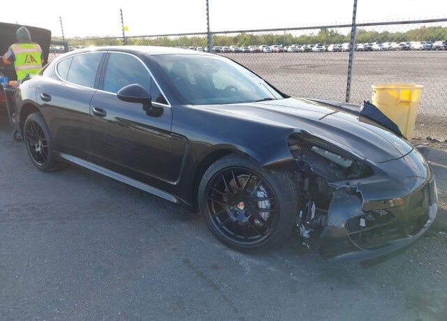 2013 PORSCHE Panamera