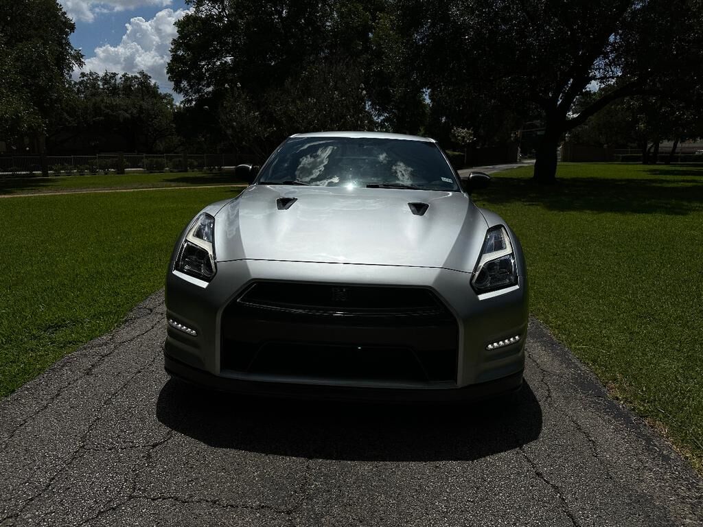 2015 NISSAN GT-R
