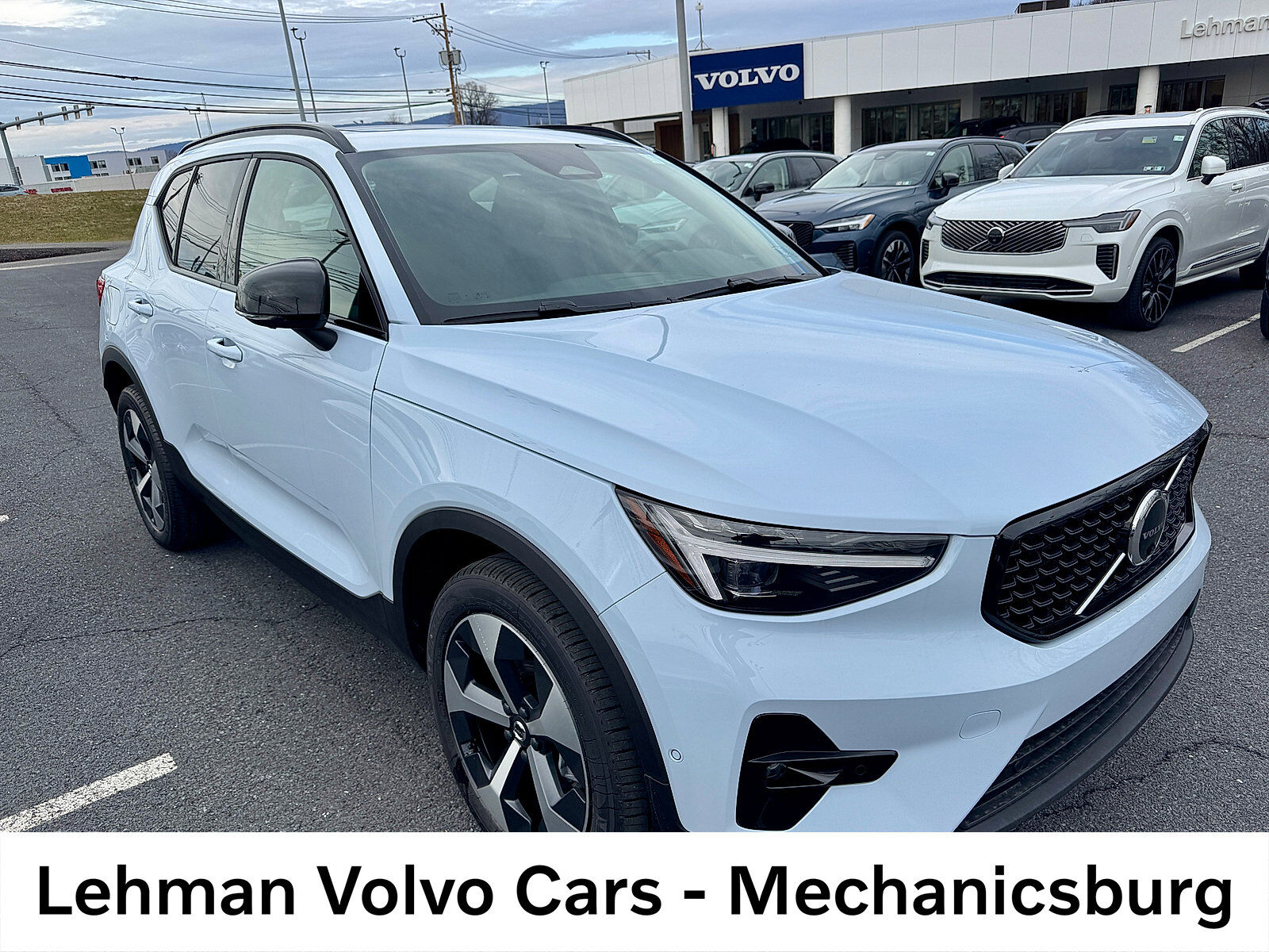 2026 VOLVO XC40