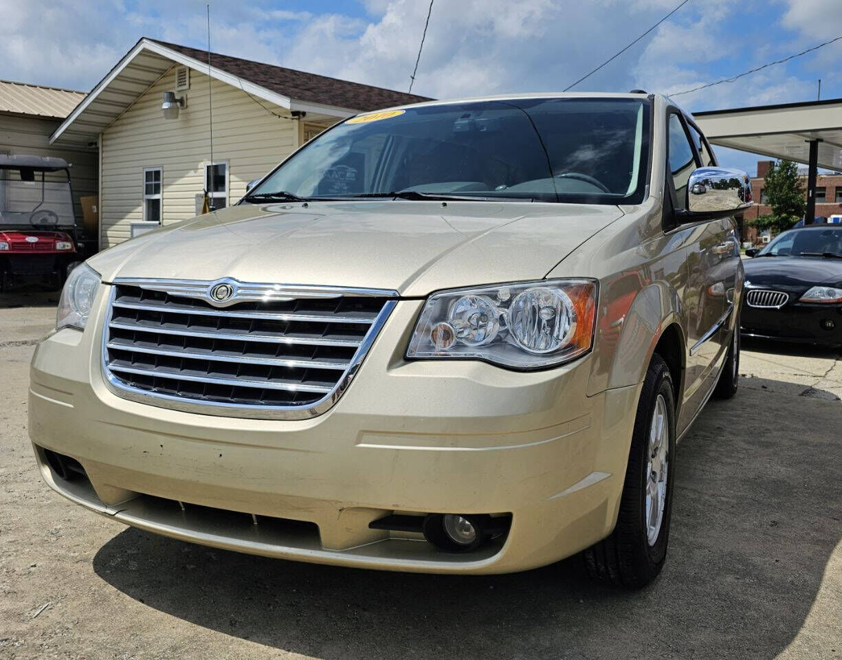 2010 CHRYSLER Town and Country