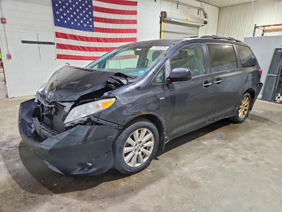 2017 TOYOTA Sienna