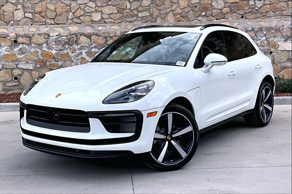2026 PORSCHE Macan