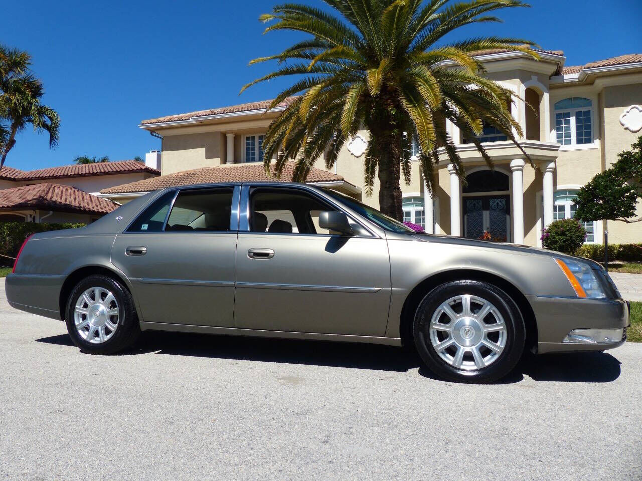 2011 CADILLAC DTS