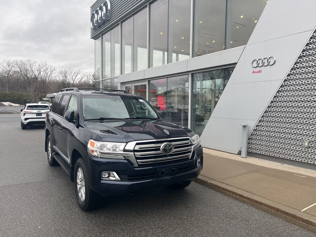 2018 TOYOTA Land Cruiser