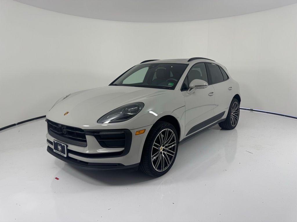 2025 PORSCHE Macan