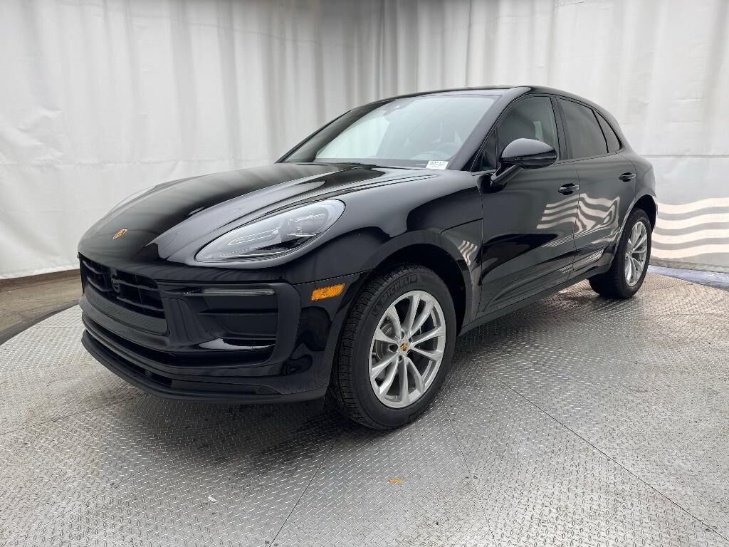 2026 PORSCHE Macan