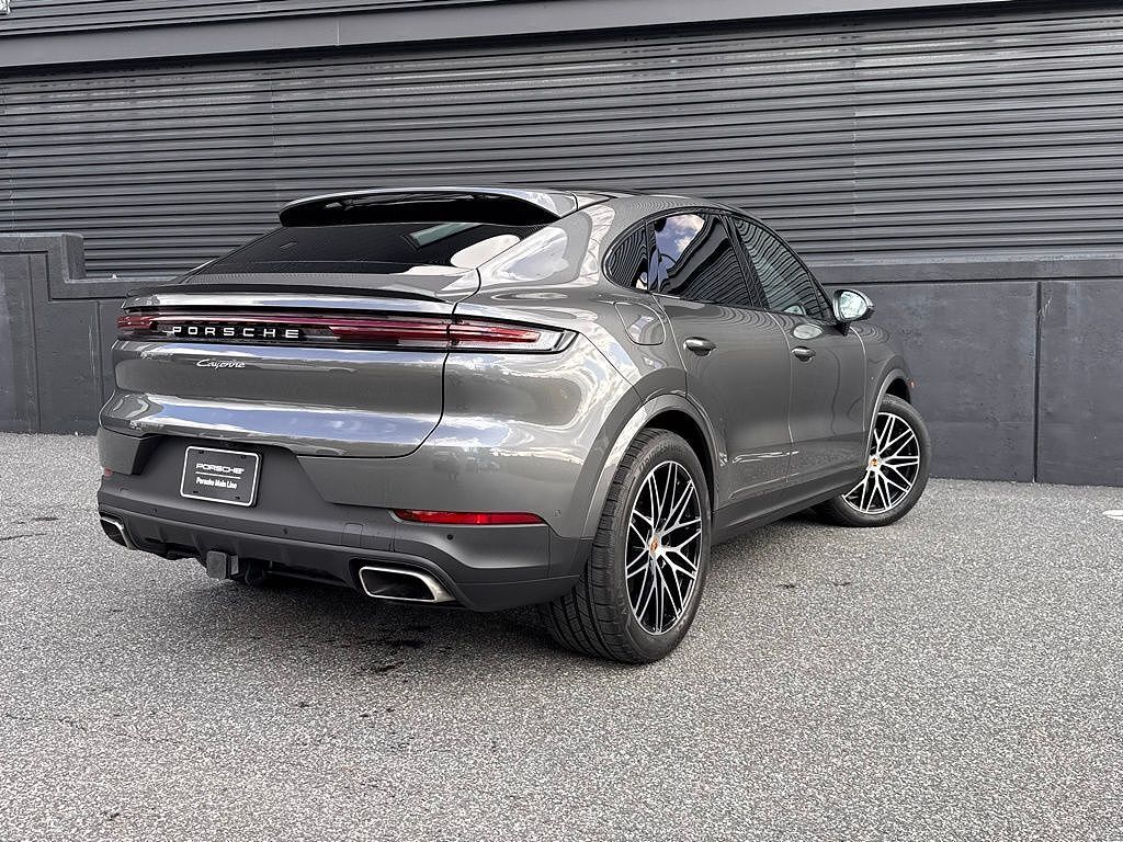 2025 PORSCHE Cayenne