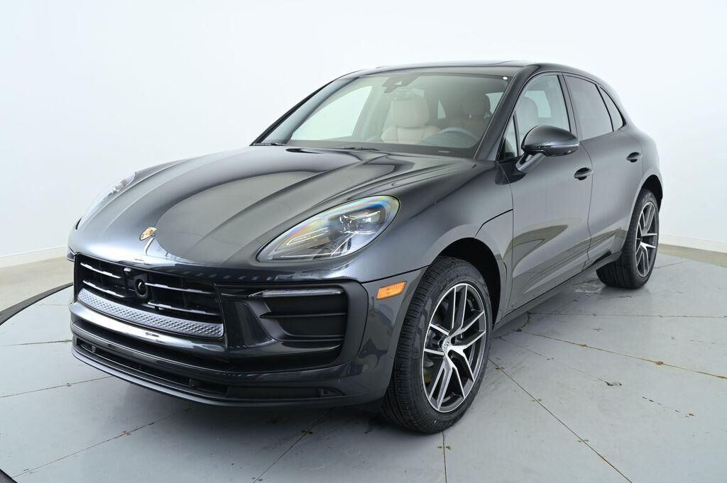 2025 PORSCHE Macan