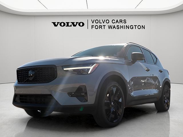2026 VOLVO XC40
