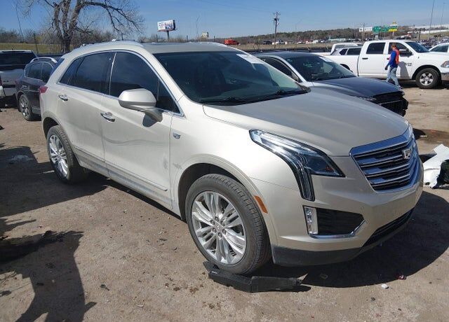 2017 CADILLAC XT5