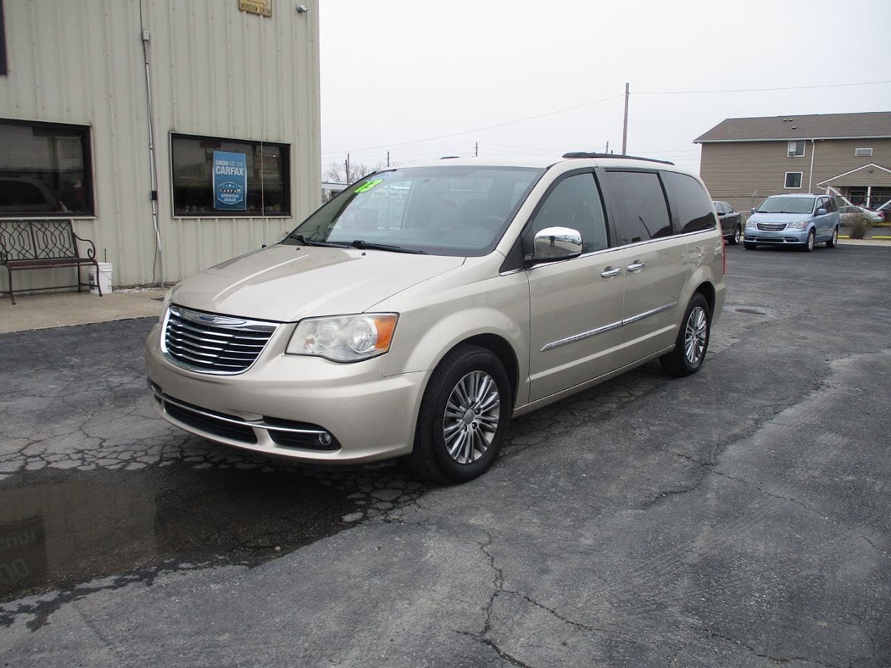 2013 CHRYSLER Town and Country