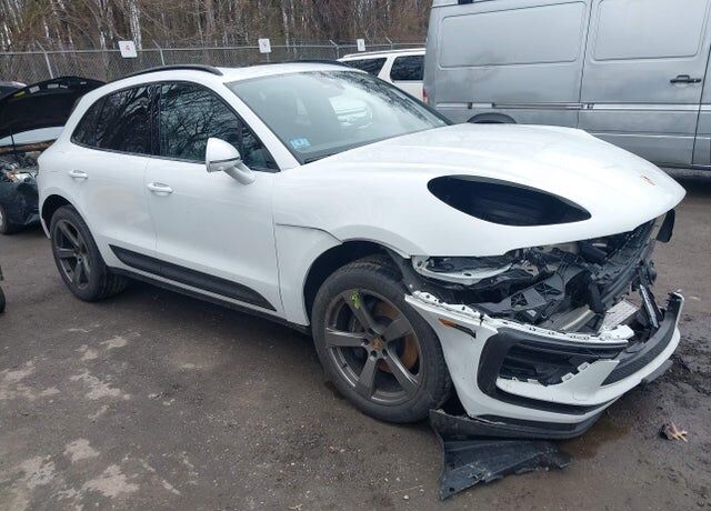 2022 PORSCHE Macan