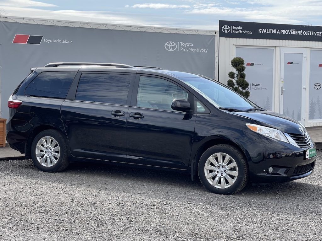 2015 TOYOTA Sienna