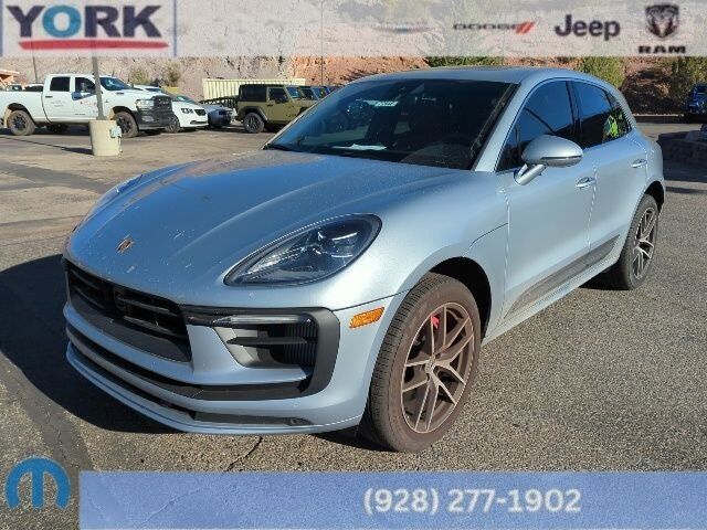 2025 PORSCHE Macan