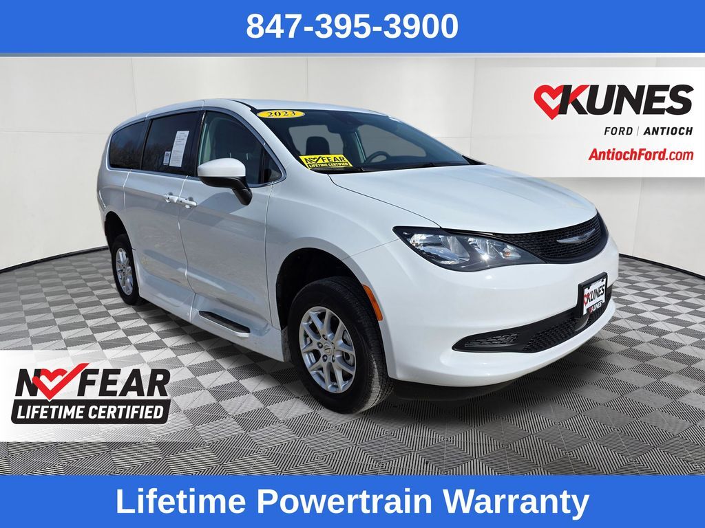 2023 CHRYSLER Voyager