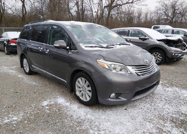 2017 TOYOTA Sienna
