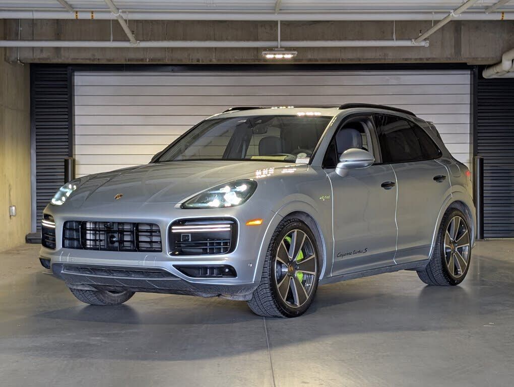 2023 PORSCHE Cayenne