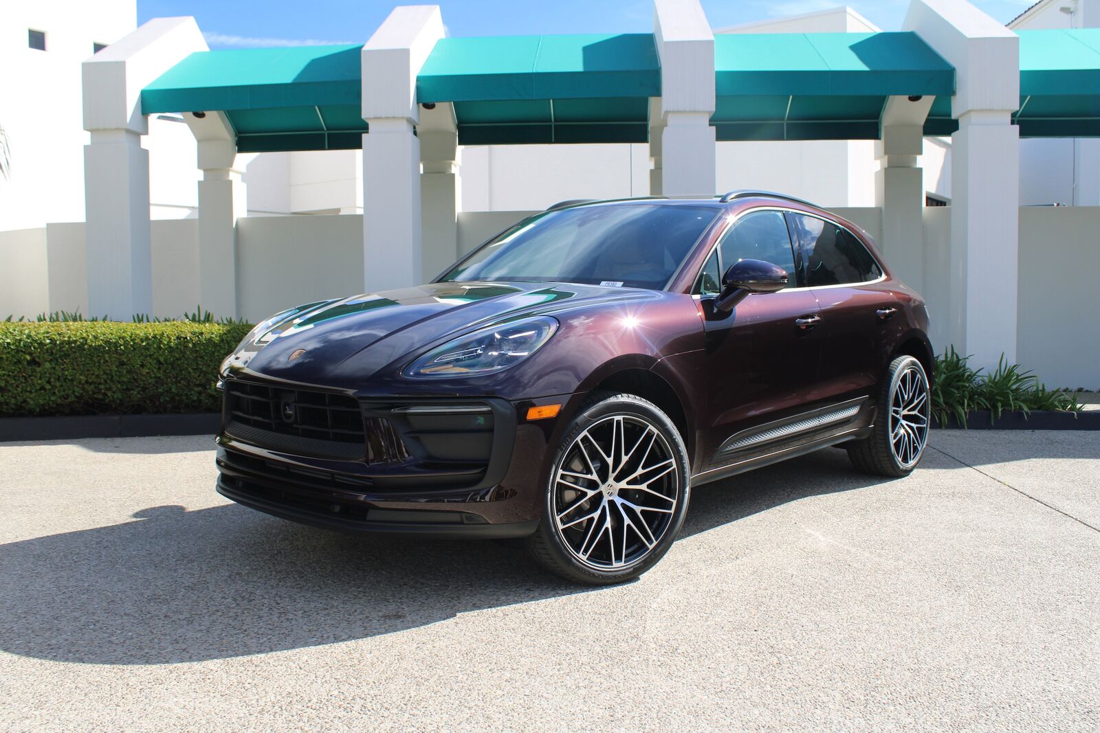 2026 PORSCHE Macan