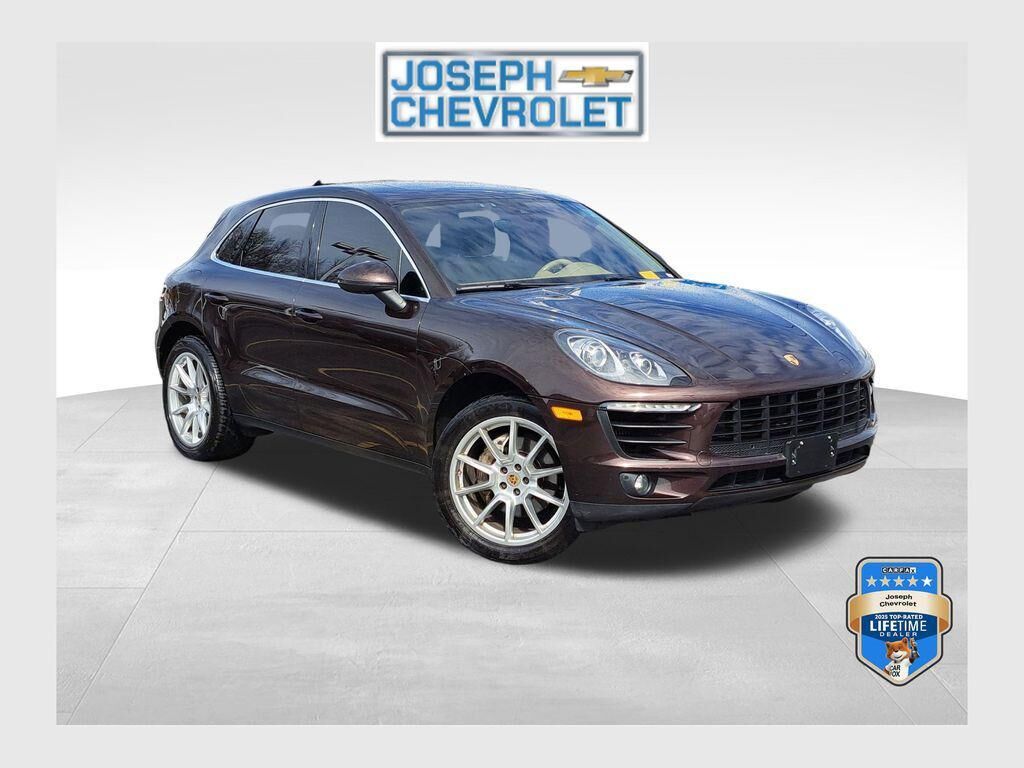 2017 PORSCHE Macan