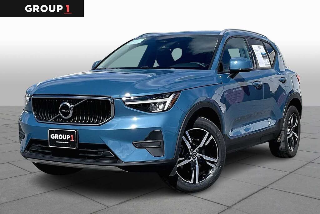 2023 VOLVO XC40