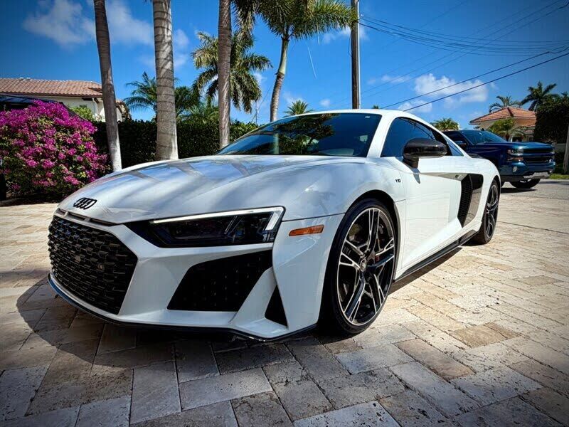 2022 AUDI R8