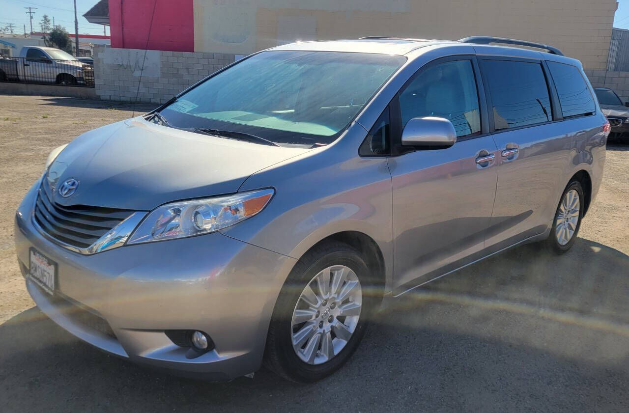 2013 TOYOTA Sienna