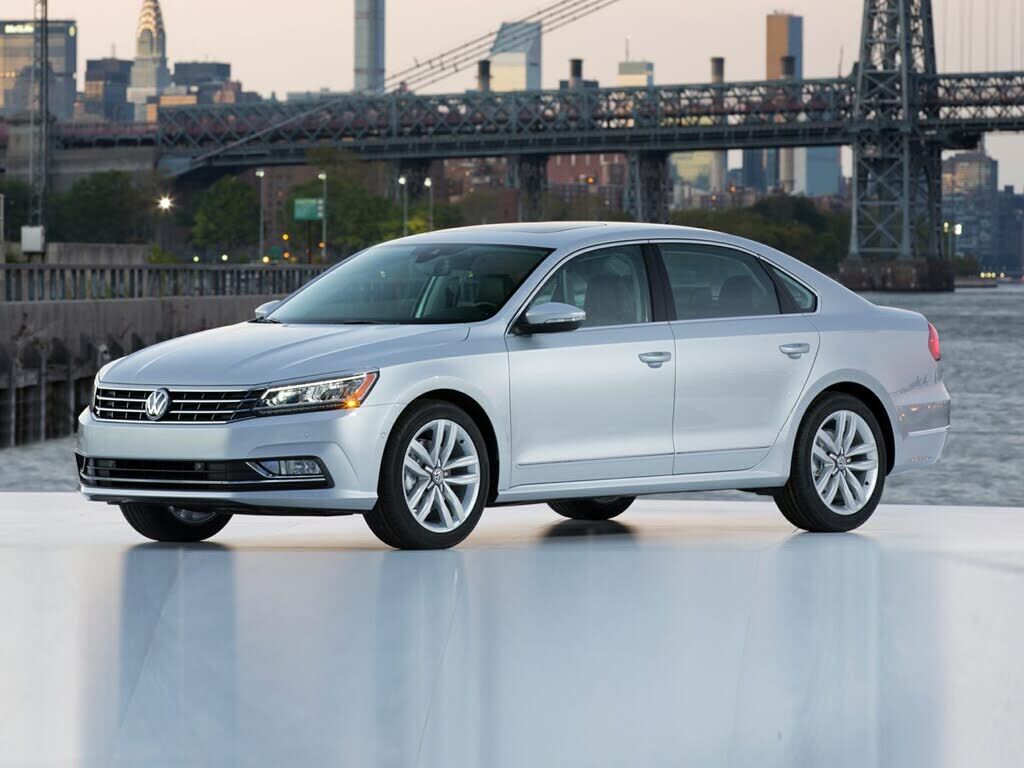 2018 VOLKSWAGEN Passat