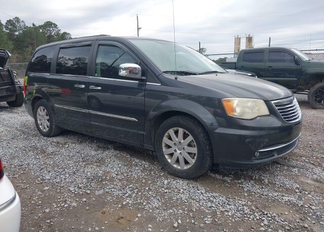 2012 CHRYSLER Town and Country