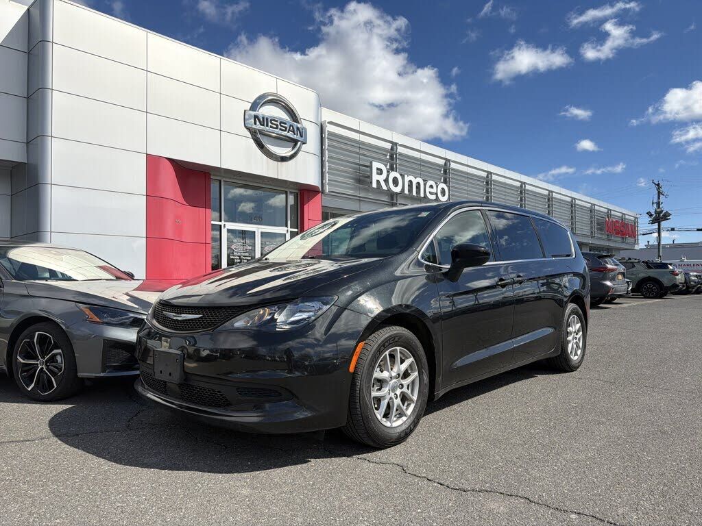 2022 CHRYSLER Voyager