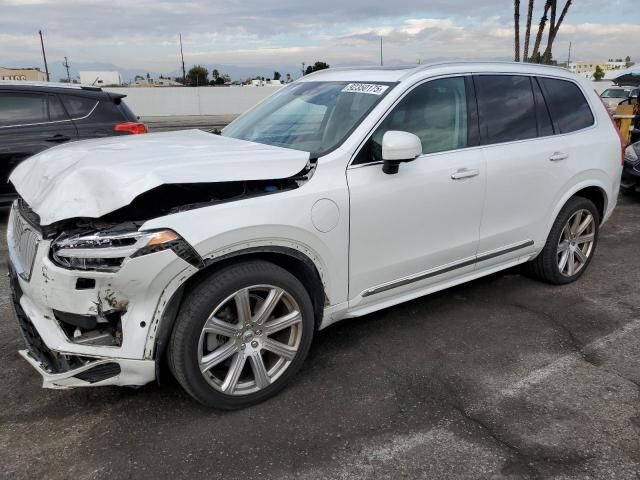 2017 VOLVO XC90