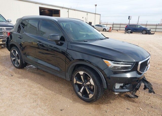 2019 VOLVO XC40