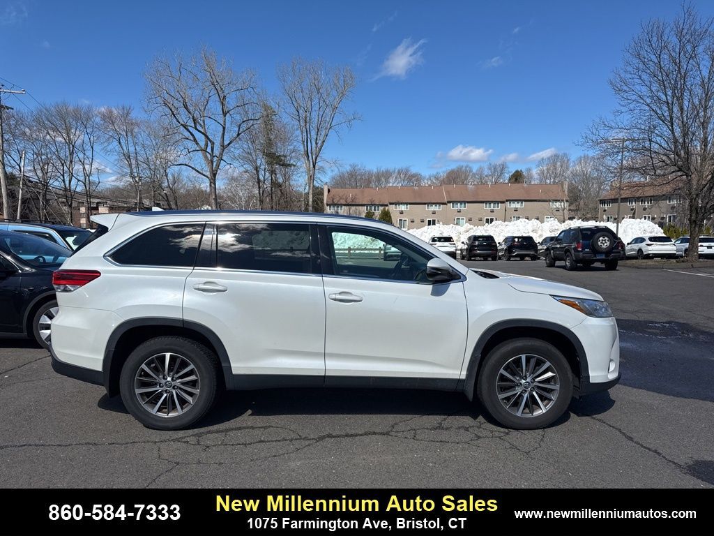 2019 TOYOTA Highlander