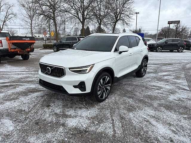 2024 VOLVO XC40