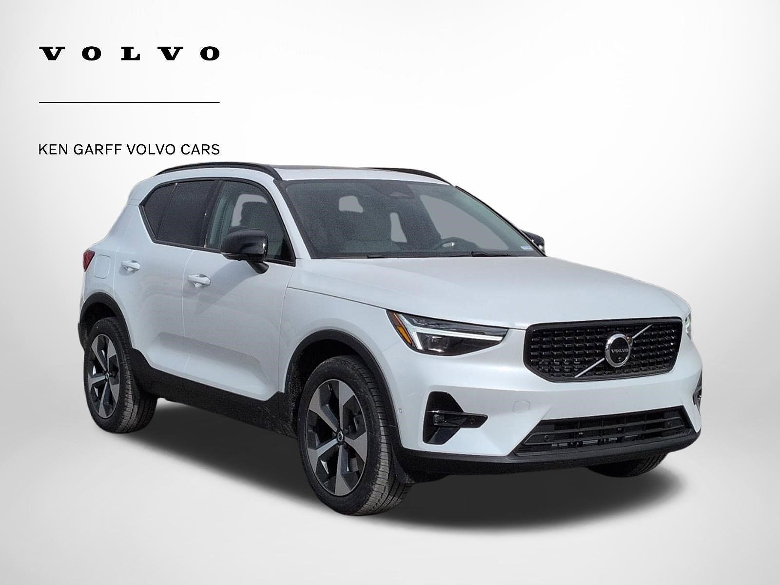 2026 VOLVO XC40